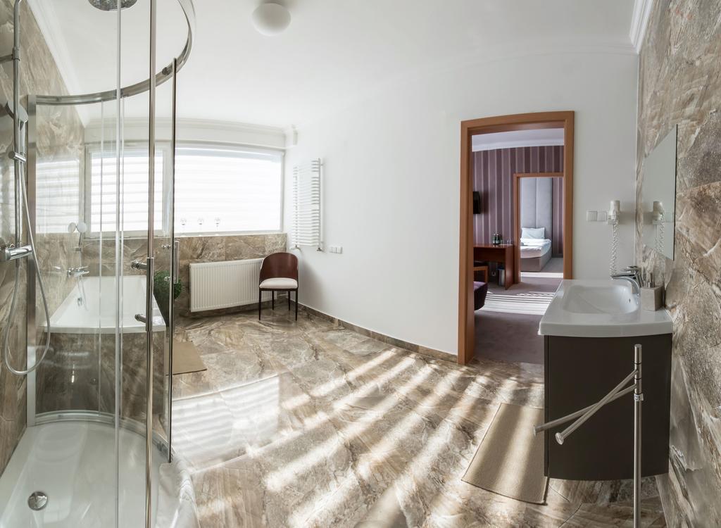Hotel Europejski 나이사 외부 사진