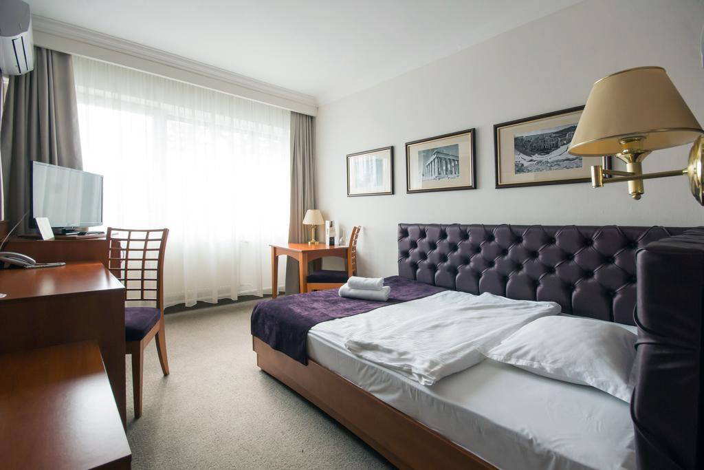 Hotel Europejski 나이사 외부 사진