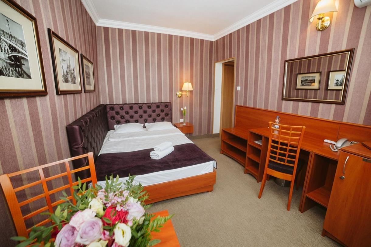Hotel Europejski 나이사 외부 사진